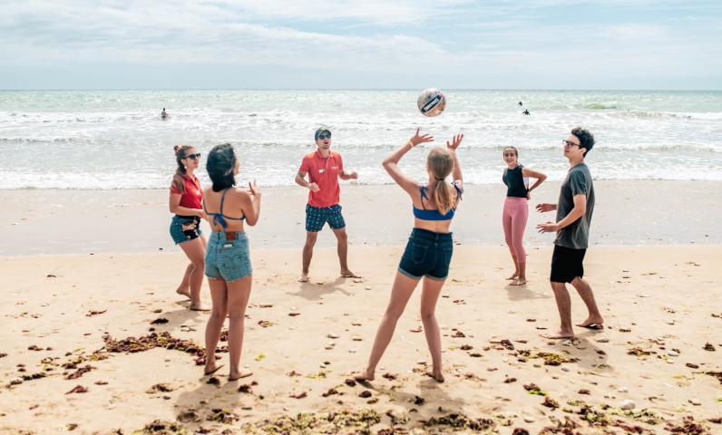 teen club unterhaltung beachvolleyball luxus campingplatz sunelia zwischenspiel