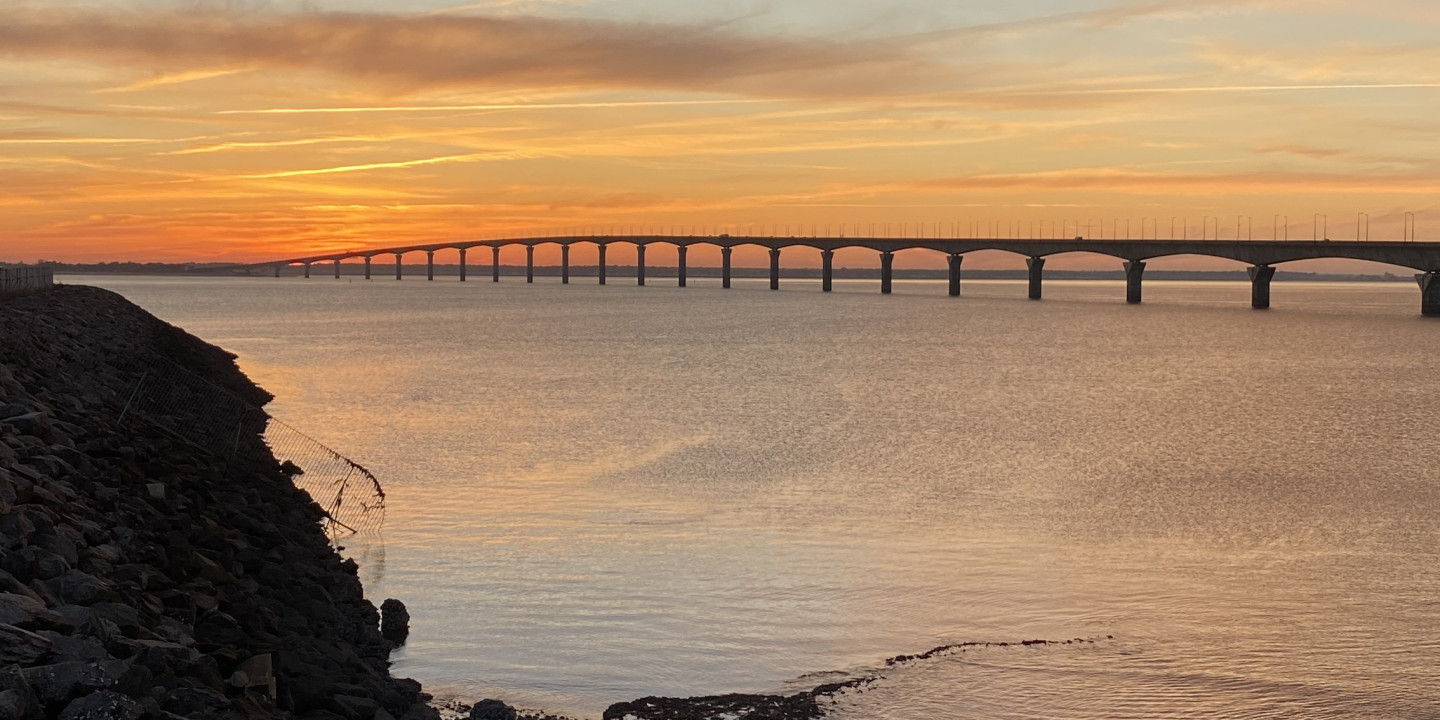 Brücke Ile de Ré bei Sonnenuntergang