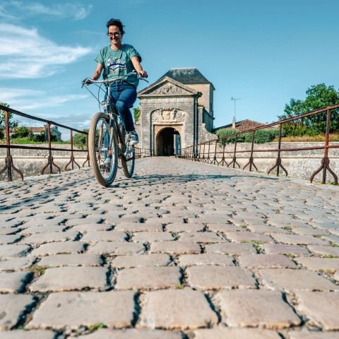 Entdecken Sie mit dem Fahrrad: Schlendern Sie durch die Straßen von Saint-Martin-de-Ré