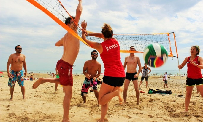 beach volleyball sports activities for your seminars organized by camping sunelia interlude