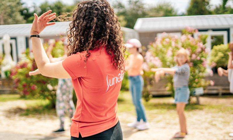 Dance entertainment for teenagers and children 5-star campsite Ile de Ré